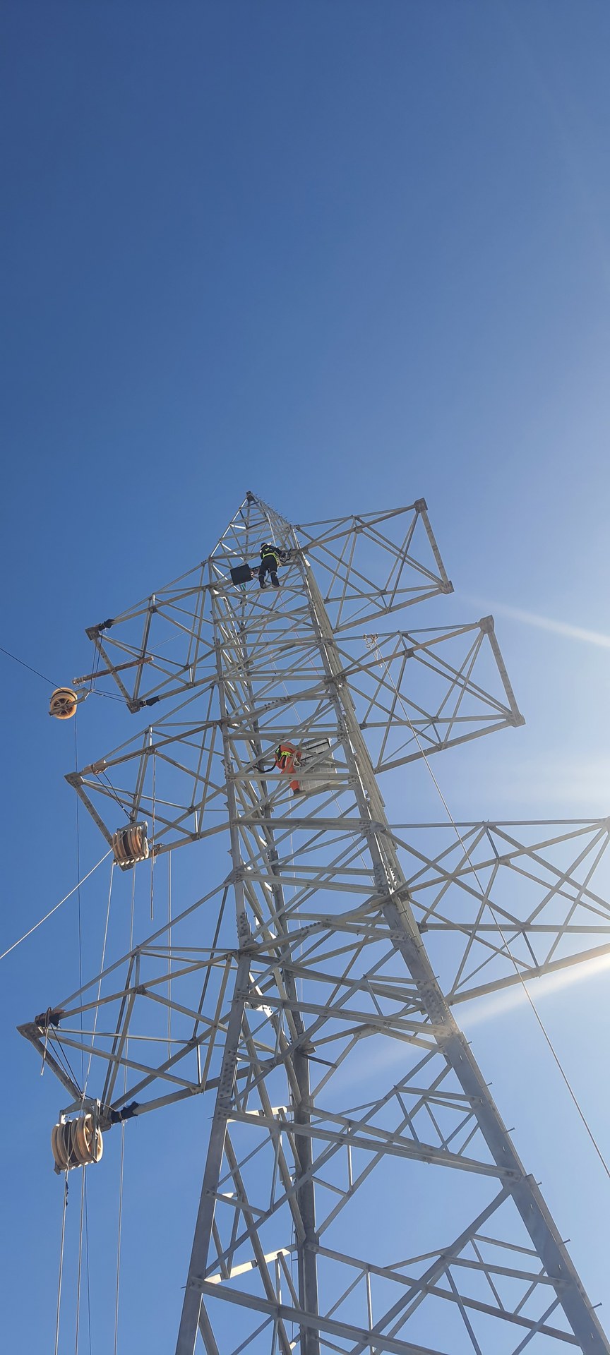 Faenas en Altura y Montaje de Torres